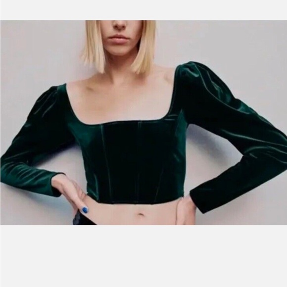 Emerald Green Crop Top with Square Neck Puff Sleeves - Picture 1 of 3